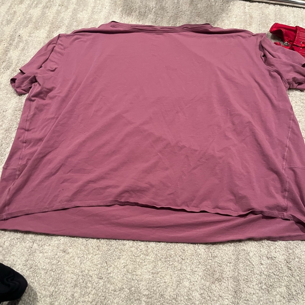 Lululemon tee - Picture 2 of 4